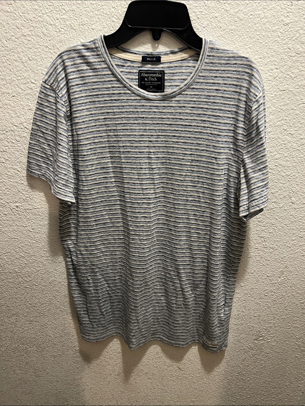 Abercrombie & Fitch Men's Blue and White Striped Crew Tee